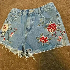 Jean shorts embroidered by Topshop Moto ‎ size 2